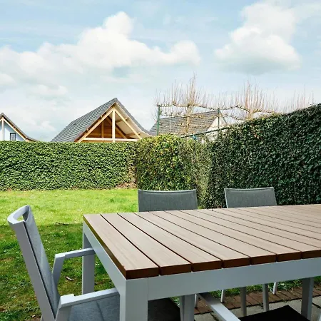 Vila Spacious With A Garden, At 800 M From The Sea