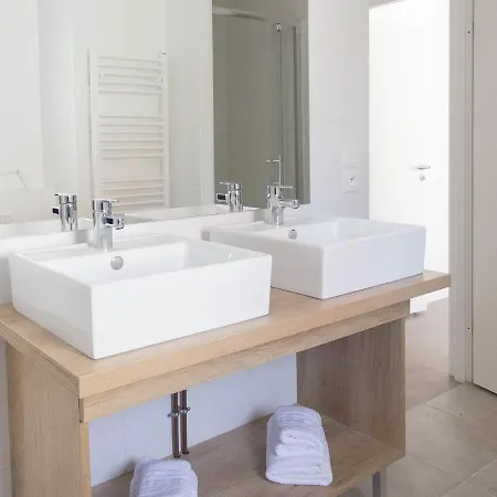 Spacious With A Garden, At 800 M From The Sea